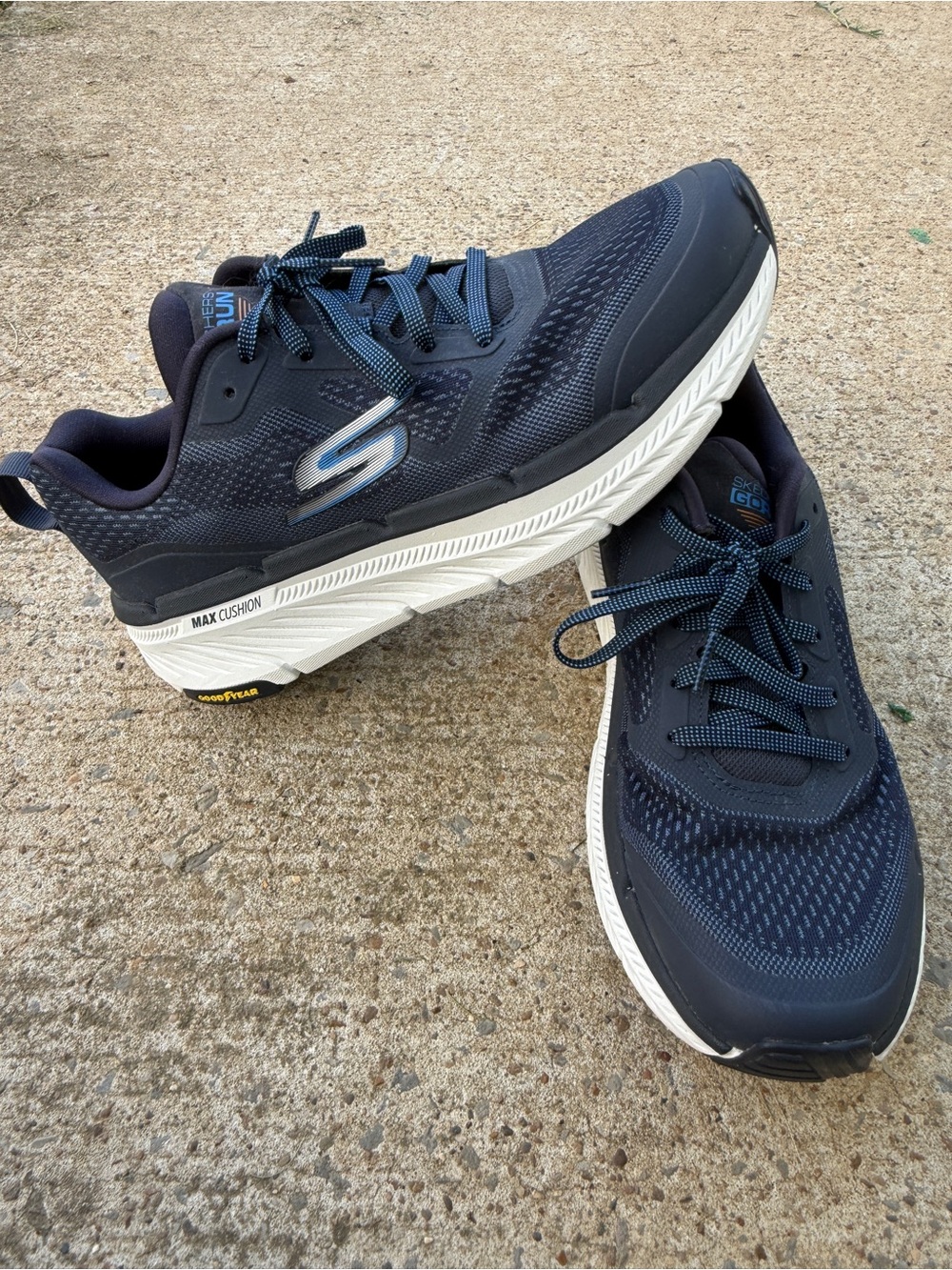 Skechers Men's Navy and White Athletic Sneakers - Max Cushioning Vantage 220840